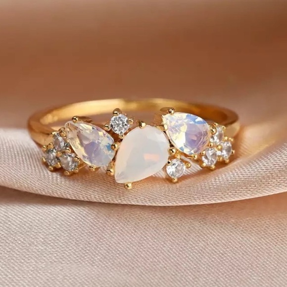 White moonstone yellow gold plated ring - Picture 4 of 7